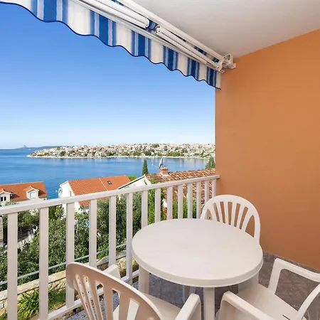 3 Bedroom Cozy In Okrug Gornji Apartamento Trogir