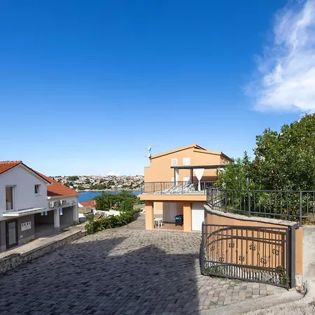 3 Bedroom Cozy In Okrug Gornji * Trogir