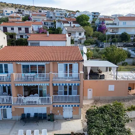 3 Bedroom Cozy In Okrug Gornji *