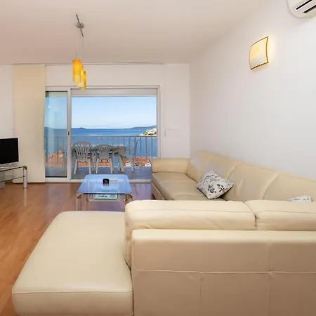 شقة In Okrug Gornji تروغير