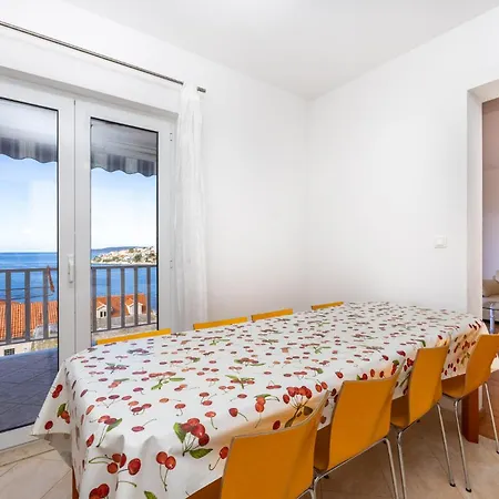 Apartamento 3 Bedroom Cozy In Okrug Gornji *
