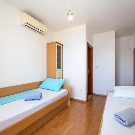 3 Bedroom Cozy In Okrug Gornji *