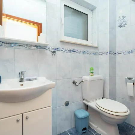 3 Bedroom Cozy In Okrug Gornji Trogir