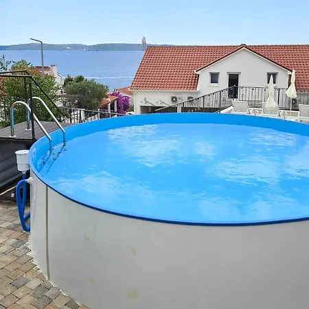 3 Bedroom Cozy In Okrug Gornji Trogir