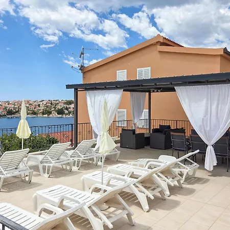 3 Bedroom Cozy In Okrug Gornji *