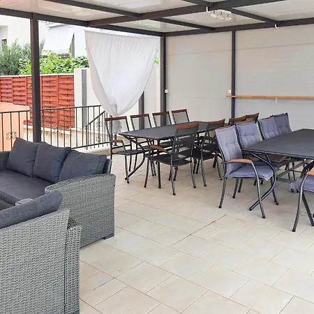Apartamento 3 Bedroom Cozy In Okrug Gornji Trogir