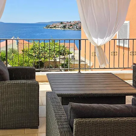 3 Bedroom Cozy In Okrug Gornji *