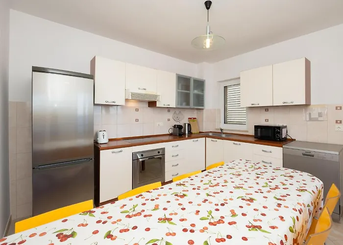 Appartement In Okrug Gornji